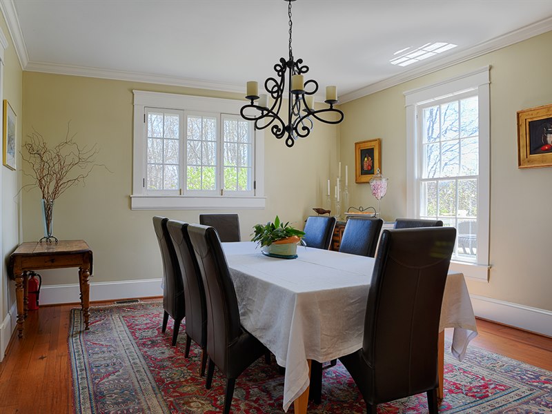 Dining room in Virginia farmhouse