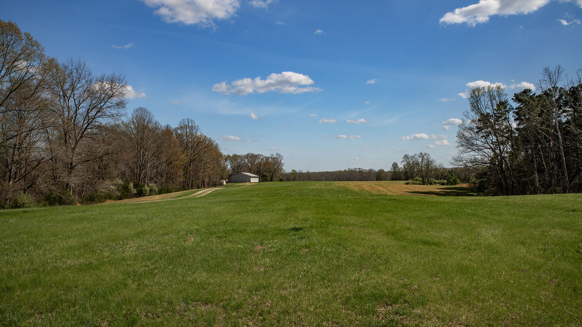 Private airstrip for sale in Virginia
