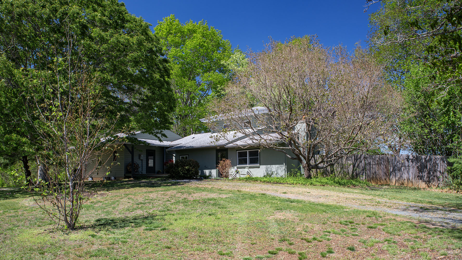 Exterior of Treetops at 4177 Rolling Road in Scottsville VA