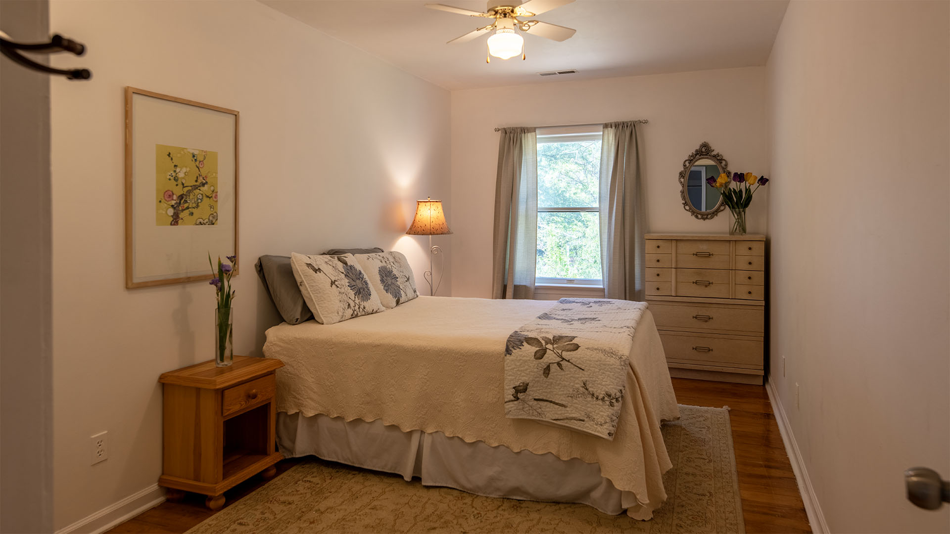 Bedroom in Scottsville VA home near Charlottesville