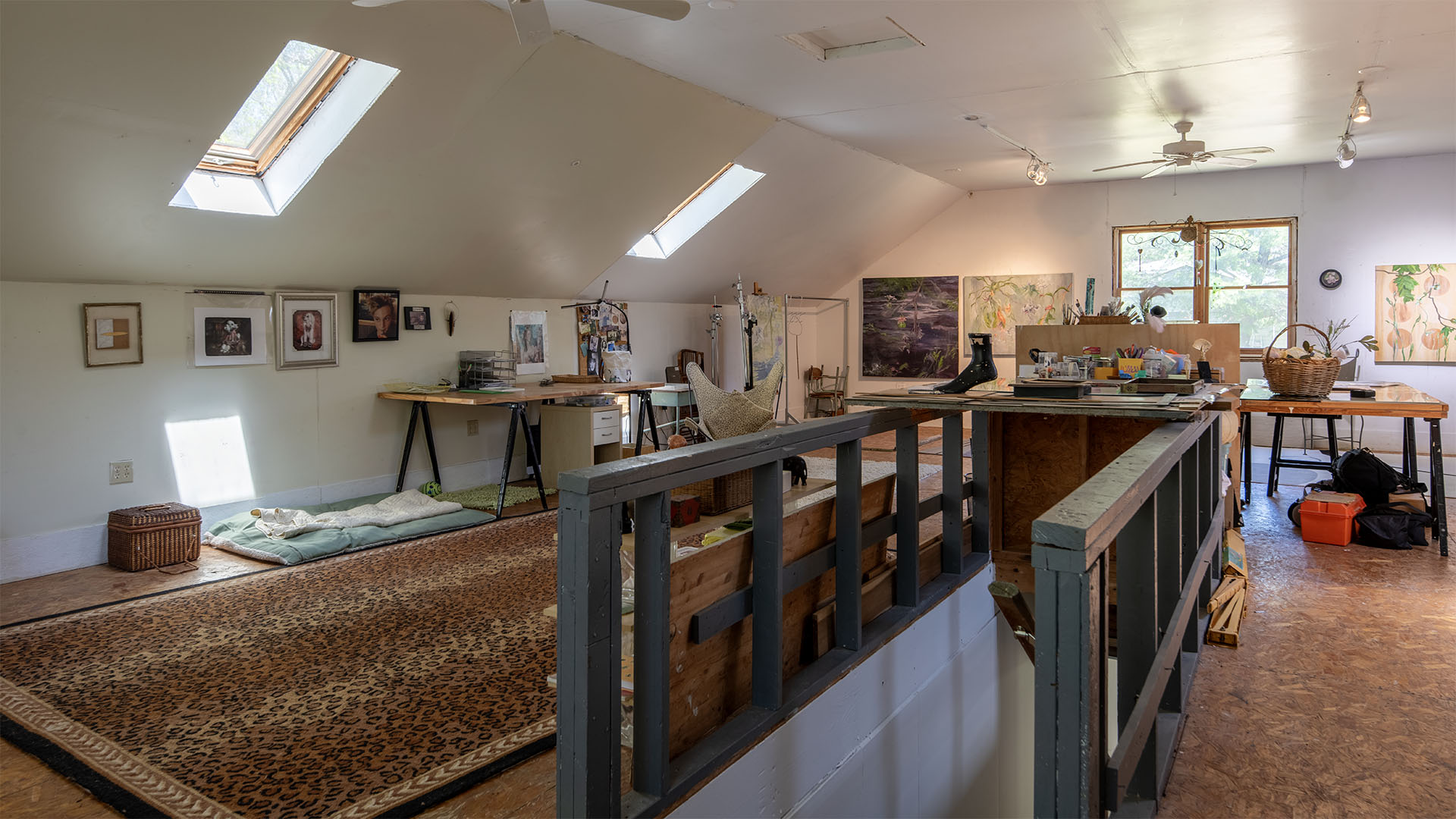 Loft in detached studio at Scottsville VA home