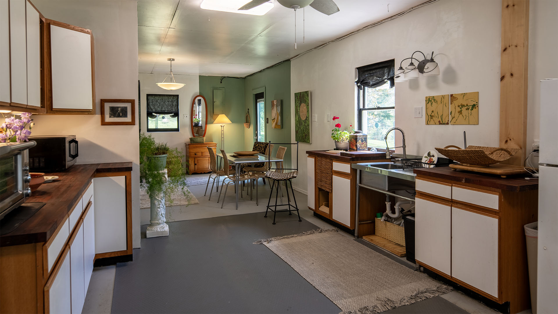 Kitchenette in studio in Scottsville Virginia